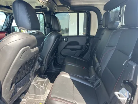 More photos of 2023 Jeep Gladiator Rubicon at Jerry Hunt Supercenter - Lexington, NC