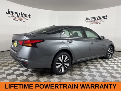 More photos of 2022 Nissan Altima 2.5 SL at Jerry Hunt Supercenter - Lexington, NC