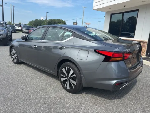 More photos of 2022 Nissan Altima 2.5 SL at Jerry Hunt Supercenter - Lexington, NC