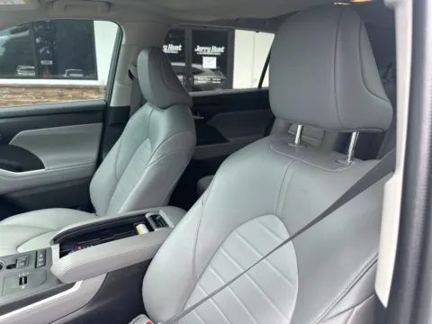 Photos of 2022 Toyota Highlander Hybrid XLE for sale in Lexington, NC at Jerry Hunt Supercenter - Lexington