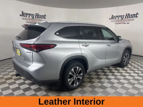 More photos of 2022 Toyota Highlander Hybrid XLE at Jerry Hunt Supercenter - Lexington, NC