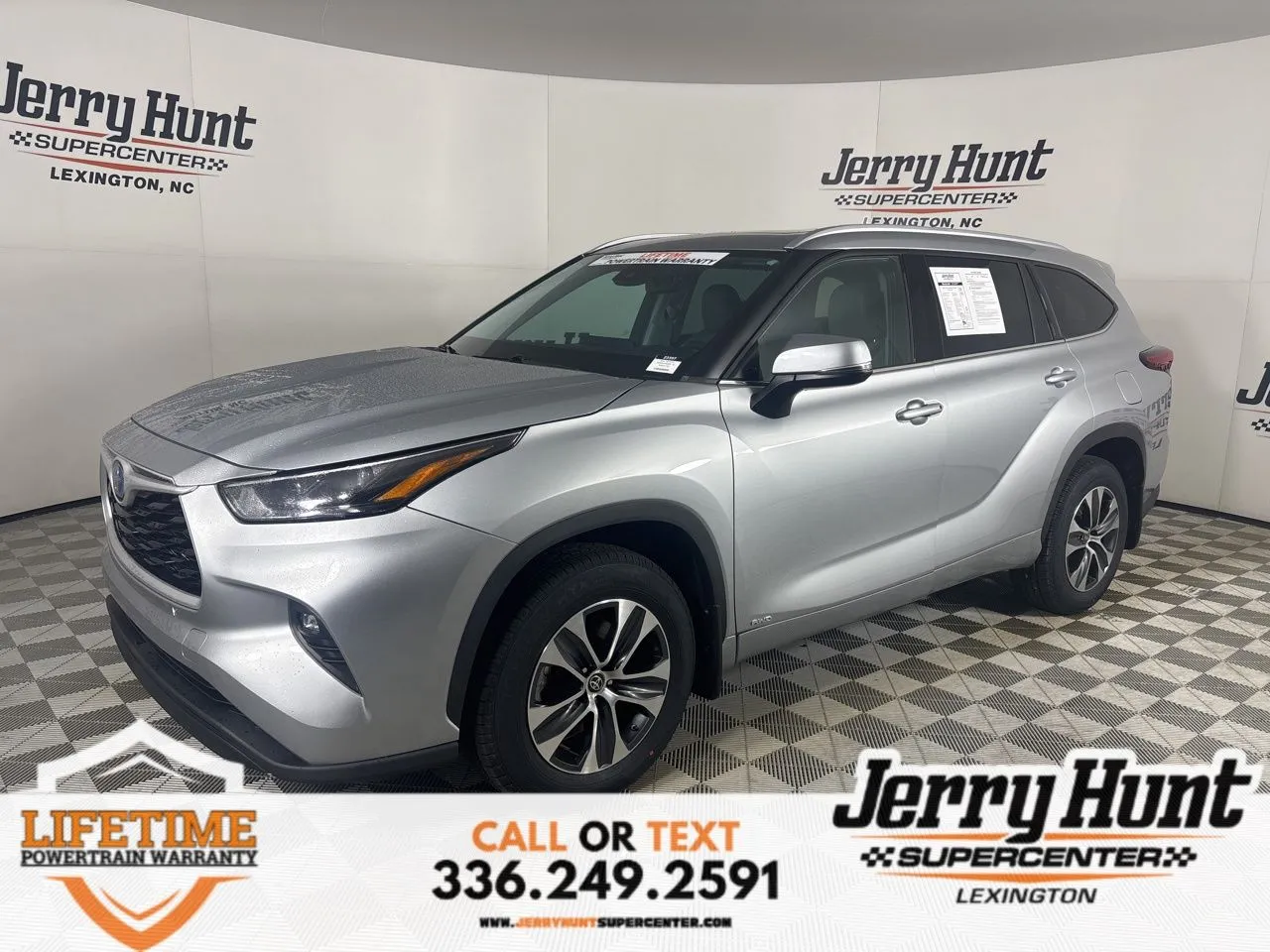 Silver 2022 Toyota Highlander Hybrid XLE for sale in Lexington, NC