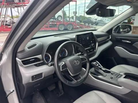 Another view of 2022 Toyota Highlander Hybrid XLE for sale in Lexington, NC at Jerry Hunt Supercenter - Lexington