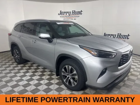 More photos of 2022 Toyota Highlander Hybrid XLE at Jerry Hunt Supercenter - Lexington, NC