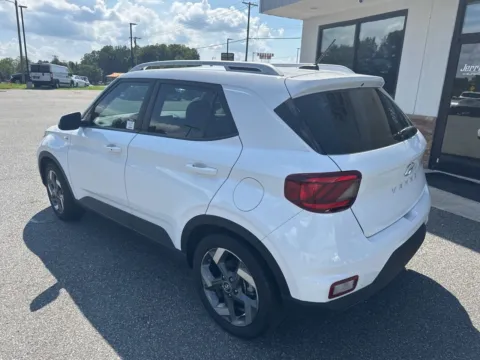 More photos of 2024 Hyundai Venue SEL at Jerry Hunt Supercenter - Lexington, NC