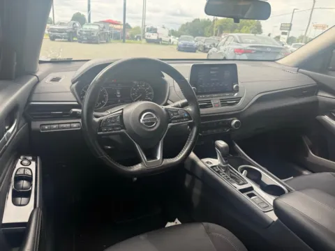 More photos of 2022 Nissan Altima 2.5 SV at Jerry Hunt Supercenter - Lexington, NC