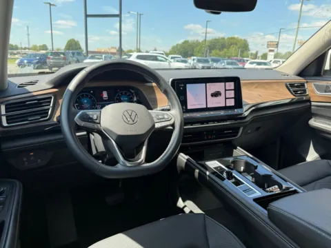 More photos of 2024 Volkswagen Atlas 2.0T SE w/Technology at Jerry Hunt Supercenter - Lexington, NC
