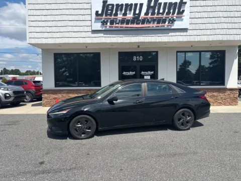 Black 2021 Hyundai Elantra SEL for sale in Lexington, NC