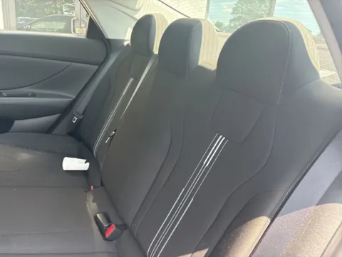 More photos of 2021 Hyundai Elantra SEL at Jerry Hunt Supercenter - Lexington, NC
