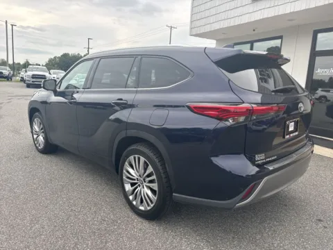More photos of 2023 Toyota Highlander Platinum at Jerry Hunt Supercenter - Lexington, NC