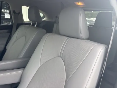 More photos of 2023 Toyota Highlander Platinum at Jerry Hunt Supercenter - Lexington, NC