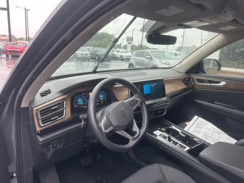 Another view of 2024 Volkswagen Atlas 2.0T SE w/Technology for sale in Lexington, NC at Jerry Hunt Supercenter - Lexington