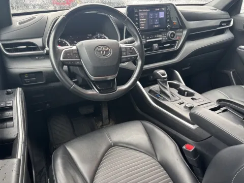 Another view of 2022 Toyota Highlander XSE for sale in Lexington, NC at Jerry Hunt Supercenter - Lexington