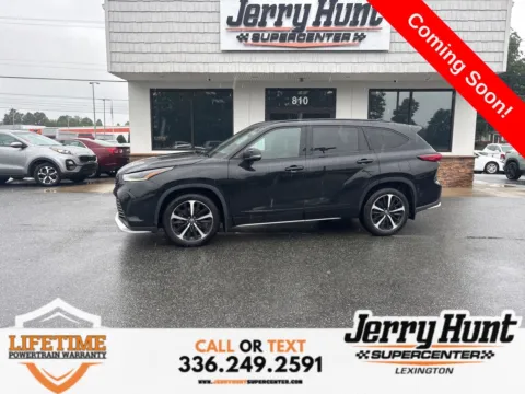 Black 2022 Toyota Highlander XSE for sale in Lexington, NC