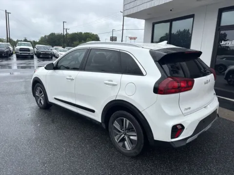 More photos of 2022 Kia Niro LXS at Jerry Hunt Supercenter - Lexington, NC