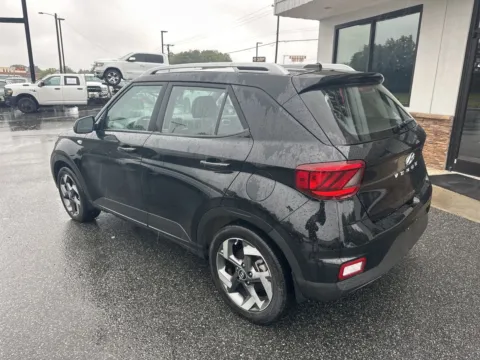 More photos of 2023 Hyundai Venue SEL at Jerry Hunt Supercenter - Lexington, NC