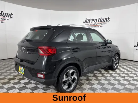 More photos of 2023 Hyundai Venue SEL at Jerry Hunt Supercenter - Lexington, NC