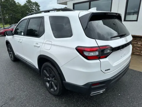 More photos of 2025 Honda Pilot Sport at Jerry Hunt Supercenter - Lexington, NC