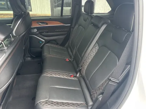 More photos of 2022 Jeep Grand Cherokee Summit at Jerry Hunt Supercenter - Lexington, NC