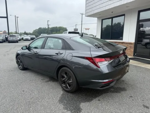 More photos of 2022 Hyundai Elantra SEL at Jerry Hunt Supercenter - Lexington, NC
