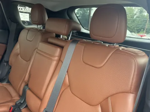 More photos of 2019 Jeep Cherokee Overland at Jerry Hunt Supercenter - Lexington, NC