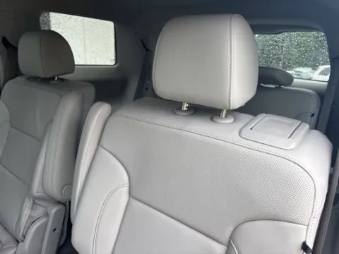 More photos of 2023 GMC Acadia SLT at Jerry Hunt Supercenter - Lexington, NC