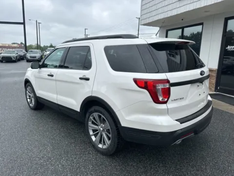 More photos of 2018 Ford Explorer Limited at Jerry Hunt Supercenter - Lexington, NC