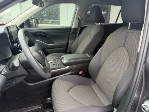 Photos of 2024 Toyota Highlander LE for sale in Lexington, NC at Jerry Hunt Supercenter - Lexington