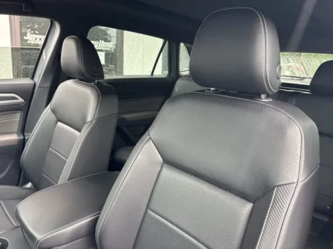 Photos of 2021 Volkswagen Atlas Cross Sport 3.6L V6 SE w/Technology R-Line for sale in Lexington, NC at Jerry Hunt Supercenter - Lexington