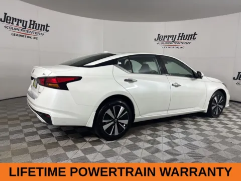 More photos of 2022 Nissan Altima 2.5 SL at Jerry Hunt Supercenter - Lexington, NC