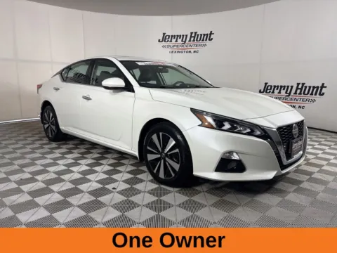More photos of 2022 Nissan Altima 2.5 SL at Jerry Hunt Supercenter - Lexington, NC