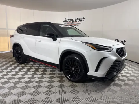 More photos of 2024 Toyota Highlander LE at Jerry Hunt Supercenter - Lexington, NC