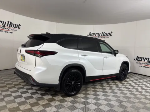 More photos of 2024 Toyota Highlander LE at Jerry Hunt Supercenter - Lexington, NC