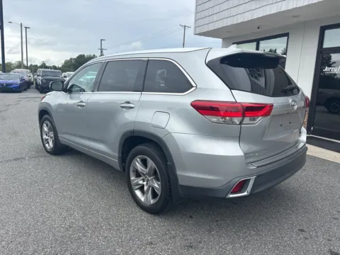 More photos of 2019 Toyota Highlander Limited at Jerry Hunt Supercenter - Lexington, NC