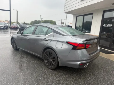More photos of 2022 Nissan Altima 2.5 SR at Jerry Hunt Supercenter - Lexington, NC