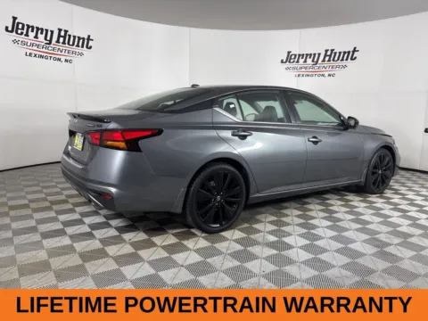 More photos of 2022 Nissan Altima 2.5 SR at Jerry Hunt Supercenter - Lexington, NC