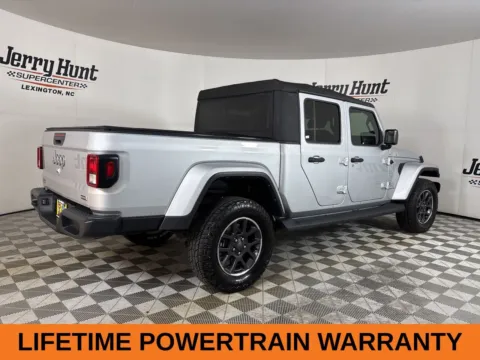 More photos of 2022 Jeep Gladiator Overland at Jerry Hunt Supercenter - Lexington, NC