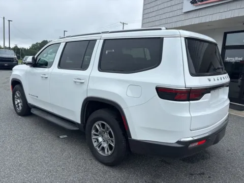 More photos of 2022 Jeep Wagoneer Series I at Jerry Hunt Supercenter - Lexington, NC