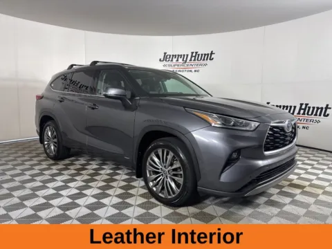 More photos of 2022 Toyota Highlander Hybrid Platinum at Jerry Hunt Supercenter - Lexington, NC