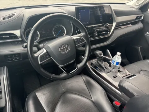Another view of 2022 Toyota Highlander Hybrid Platinum for sale in Lexington, NC at Jerry Hunt Supercenter - Lexington