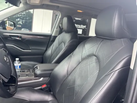 Photos of 2022 Toyota Highlander Hybrid Platinum for sale in Lexington, NC at Jerry Hunt Supercenter - Lexington