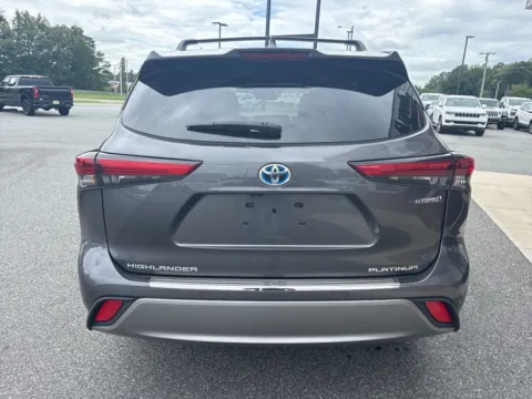 More photos of 2022 Toyota Highlander Hybrid Platinum at Jerry Hunt Supercenter - Lexington, NC