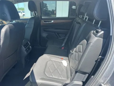 More photos of 2024 Volkswagen Atlas 2.0T SE w/Technology at Jerry Hunt Supercenter - Lexington, NC