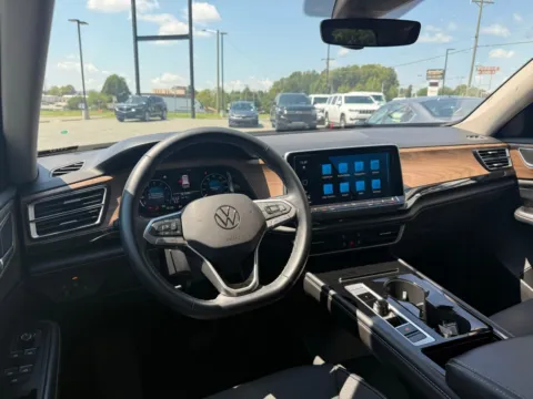 More photos of 2024 Volkswagen Atlas 2.0T SE w/Technology at Jerry Hunt Supercenter - Lexington, NC