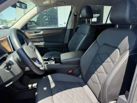 Photos of 2024 Volkswagen Atlas 2.0T SE w/Technology for sale in Lexington, NC at Jerry Hunt Supercenter - Lexington