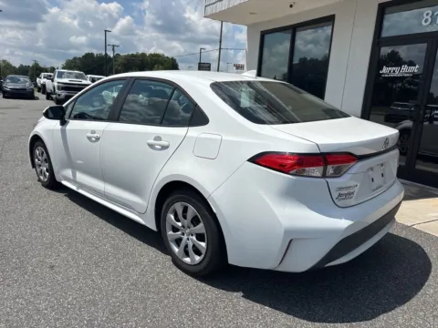 More photos of 2022 Toyota Corolla LE at Jerry Hunt Supercenter - Lexington, NC