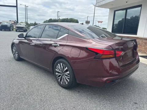 More photos of 2023 Nissan Altima 2.5 SV at Jerry Hunt Supercenter - Lexington, NC