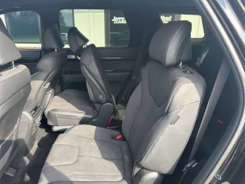 More photos of 2024 Hyundai Palisade Calligraphy Night Edition at Jerry Hunt Supercenter - Lexington, NC