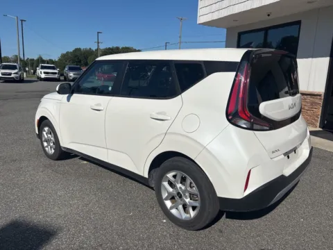 More photos of 2023 Kia Soul LX at Jerry Hunt Supercenter - Lexington, NC