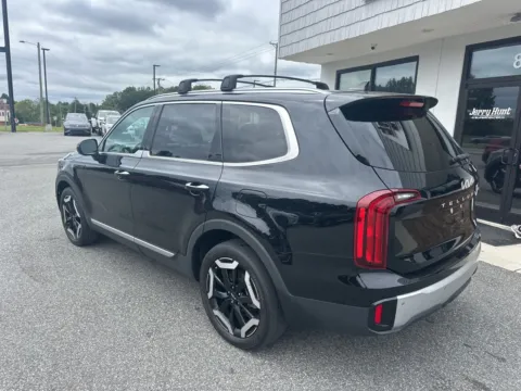 More photos of 2023 Kia Telluride S at Jerry Hunt Supercenter - Lexington, NC